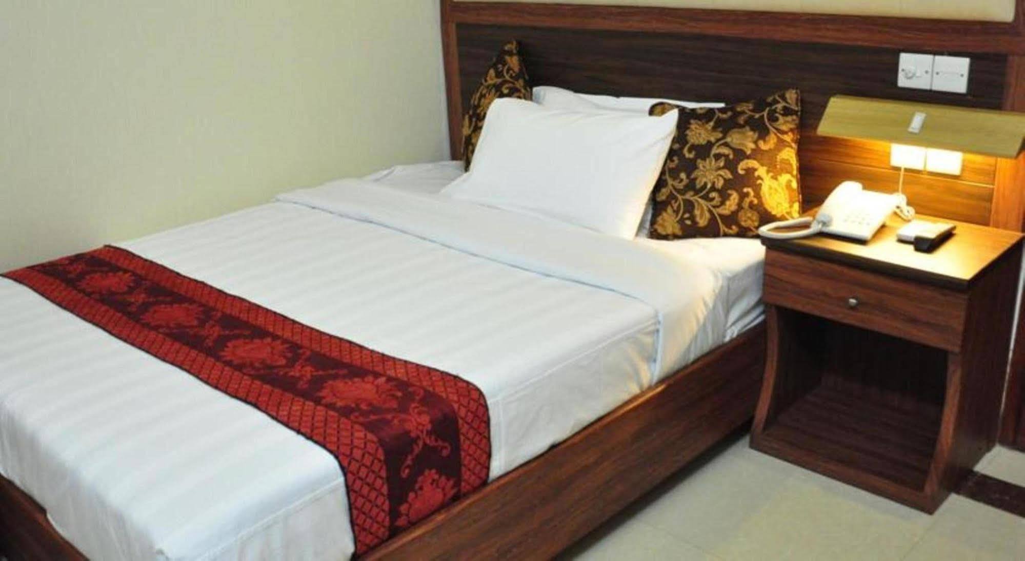 Marino Hotel - Best Near Airport Дакка Экстерьер фото